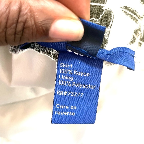 Kohl's Olive and White Floral Print Skirt Featuring Button-Front Size XX Large - Picture 9 of 13